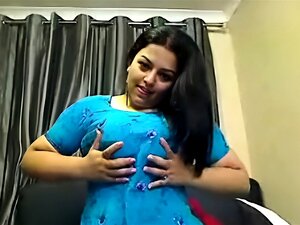 Découvrez l'attrait torride d'une déesse indienne séductrice qui se