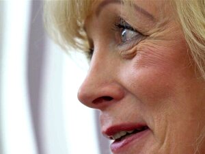 Mamie mature se fait remplir de sperme. Mamie mature se fait éjaculer