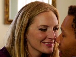 La belle-mère en chaleur a séduit le nouveau petit ami noir de sa