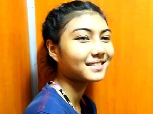 Un ange thaïlandais la fait superlativement bien pour faire jouir le