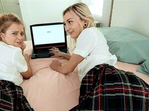 Chloe et Rileys écartent les jambes pour la queue de Jays