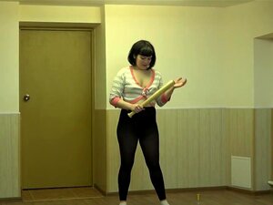 Jeune fille fraîche avec une chatte poilue, chaude sodomie avec une