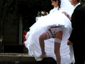 Vraies mariées chaudes sous les jupes !