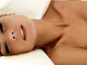 La superbe mannequin ukrainienne Nancy A reçoit une éjaculation