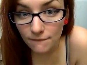 Ce modèle webcam rousse avec de gros seins me rend fou, Ce modèle