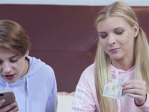 Le beau-père Preston Parker regarde en douce Dakota et Harlow se