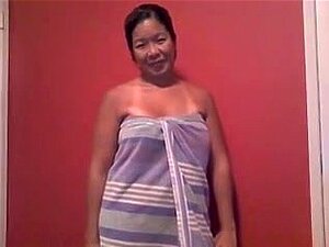 Une Asiatique éblouissante s'acquiert en chaleur,