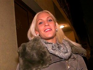 Agent Public Sexe sur le toit pour une blonde sexy avec un cul