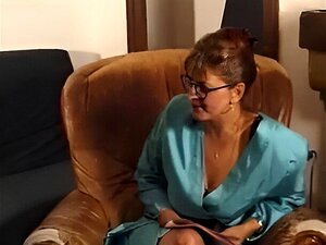 Maman rousse de 39 ans avec un jeune mec