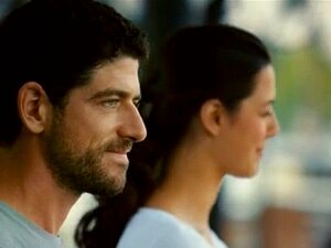 Melis Birkan sexy dans ISSIZ ADAM (ALONE) 2008