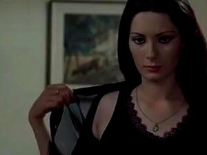 Edwige Fenech dans Secrets Of A Call Girl (1973), Edwige Fenech joue