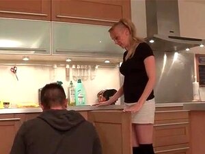Une cougar française sublime se fait baiser le cul par un technicien