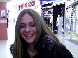 Fille sensuelle dans une vidéo porno réaliste