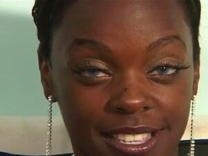 CHEVEUX COURTS ÉBÈNE INTERRACIAL