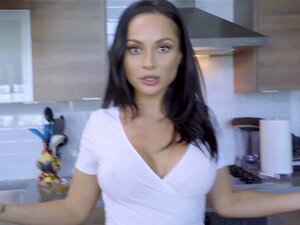 Ma belle-mère cuisinière est allée chercher ma grosse bite jusqu'au