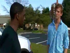 Blacks on boys - Action hardcore interracial gay dégueulasse 15