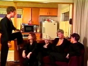 Poupée à seins qui travaille avec piston. Un vrai festin pour tous