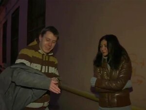 Le feu de l'amour les réchauffe, il gèle là-bas et cette mignonne