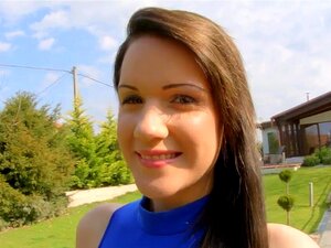 Trafic anal, baise anale pour une nympho brune