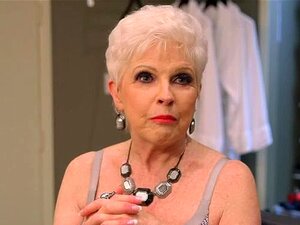 Découvrez la leçon de sexe ultime avec la captivante MILF Jewel.