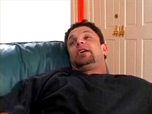 Gangbang mignonne avec des jouets, doxy bizarre s'occupant de mecs