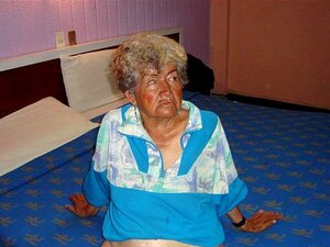 Mamie latina ces mamies posent devant la caméra