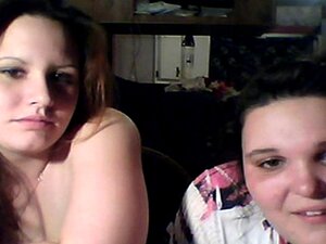 Grosses rondelettes jouant avec leurs seins et leur chatte sur Cam-5