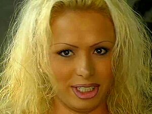 La vintage Gia Darling donne et prend