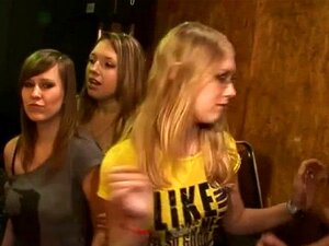 Les filles yong ont baisé hardcore