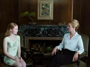 Emily Browning nue et nue