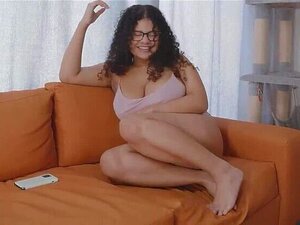 Attrapé en train de baiser avec la voisine. Venez voir Diana et Inga