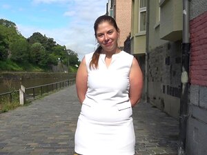 Alice, la MILF française insatiable, recherche des aventures anales