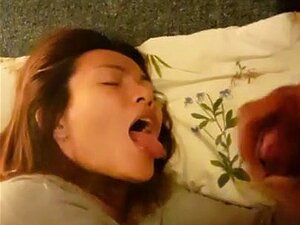 Éjac faciale pour femme asiatique