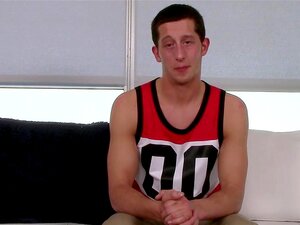 Drake Tyler baisé fort dans une audition porno gay épique
