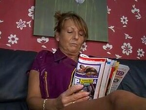 Une fille mature se fait prendre par deux grosses queues à la fois,