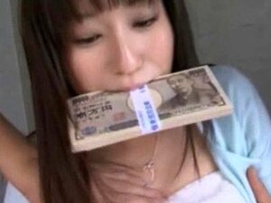 Modèle AV japonais avec tétons sucés