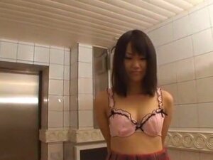 L'incroyable modèle japonais Natsumi Kato dans les meilleurs bas,