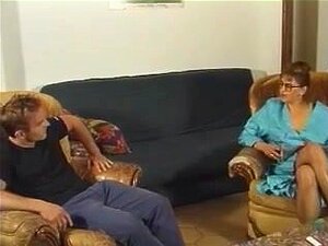 Mysterr - Vieille pute prend la bite du nouveau Gigolo