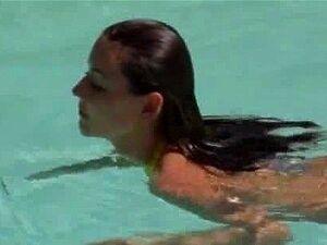 Sexe super sensible dans la piscine