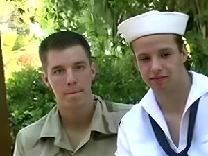 Un gay maigre détruit son copain