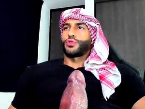 Du sperme de mec dégouline dans son cul gay