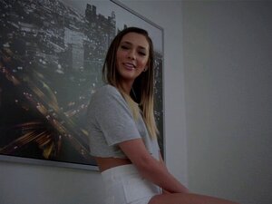 La jolie belle-sœur fait une pipe. La jolie belle-soeur fait une pipe