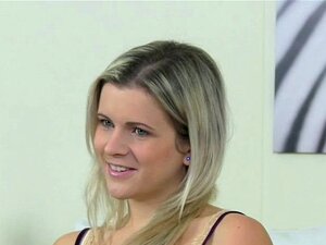 Agent de casting féminin bouffant la chatte de salope