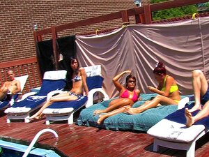 Bella Venusia & Kylee & Yuggy F. Ner dans Wet Orgy - PegasProductions,
