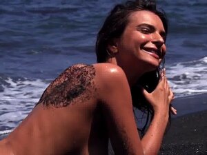 Emily Ratajkowski - séance photo sur la plage de GQ