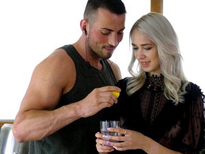 Dane Jones, la blonde russe super chaude Arteya baise son entraîneur