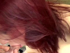 La rousse mature Lia Shade suce un mec qu'elle vient de rencontrer