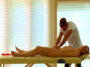 Massage à baise chaude de Lily Lebeau