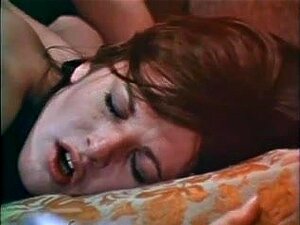 Baise hardcore vintage avec une douce brune sexy, un film porno