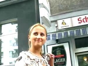 Une mignonne allemande choisie pour son premier casting porno